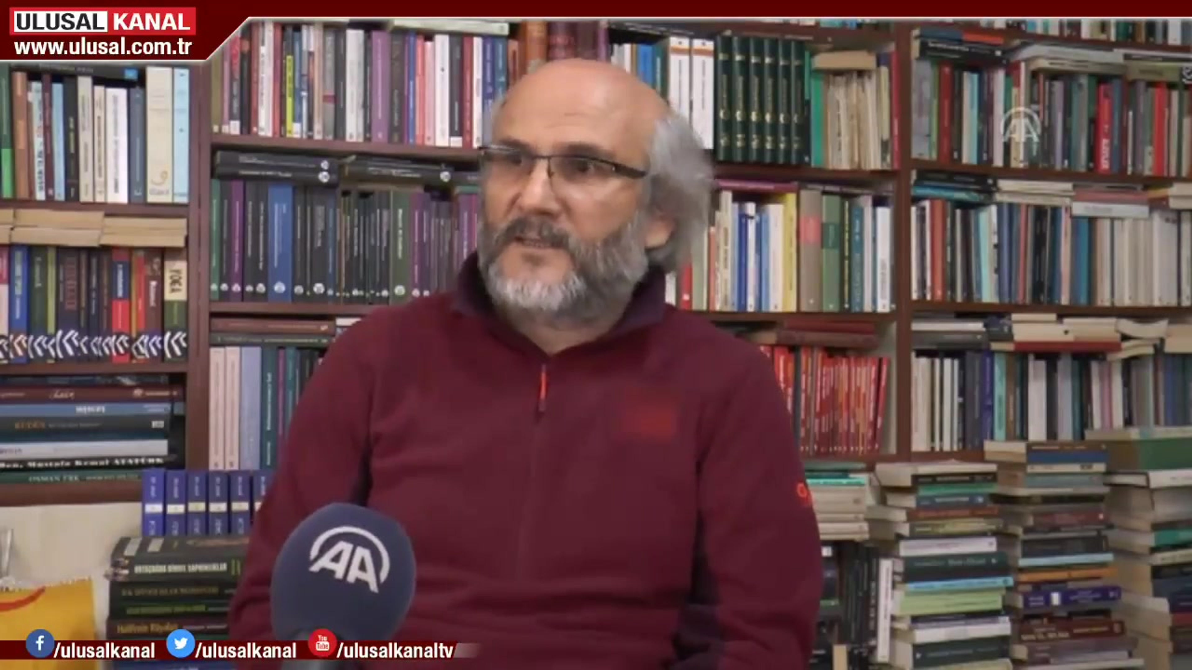 Kayseri'li Dursun Çiçek'in Evinde 30.000 Kitap Bulunmaktadır.